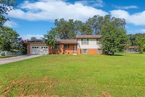 Exterior - Gilmore Retro Pad (Madison)