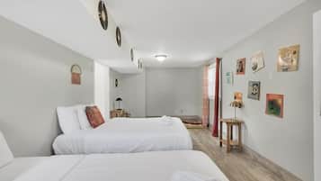 Casa, varias camas, acceso a la alberca, vista a la alberca (Gilmore Retro Pad) | 5 habitaciones, decoración personalizada y muebles diferentes