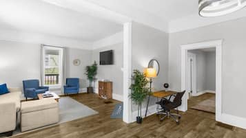 House, Multiple Beds, Patio, Garden View (Avenue South Serene) | Living area | Fireplace