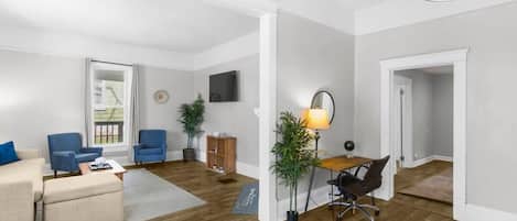 House, Multiple Beds, Patio, Garden View (Avenue South Serene) | Living area | Fireplace