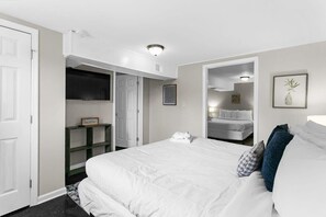 House, Multiple Beds, Patio, Garden View (Dugan Ave Unit B)