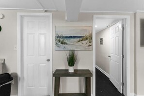 House, Multiple Beds, Patio, Garden View (Dugan Ave Unit B) | Interior