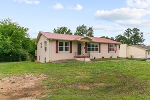 Exterior - Dugan Ave Unit B (Birmingham)