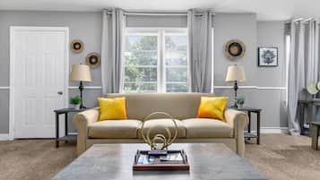House, Multiple Beds, Patio, Garden View (Broadmoor Bungalow - Unit A) | Living area