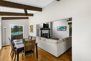 House, Multiple Beds, Pool Access, Pool View (Observatory Drive Terrace House) | Interior
