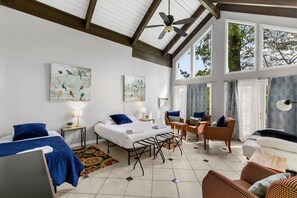 Nhà, nhiều giường, có thể sử dụng hồ bơi, quang cảnh hồ bơi (Observatory Drive Terrace House) | 6 phòng ngủ, truy cập Internet không dây miễn phí