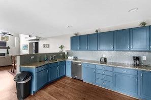 House, Multiple Beds, Pool Access, Pool View (Observatory Drive Terrace House) | Private kitchen | Coffee/tea maker - Observatory Drive Terrace House (Birmingham)
