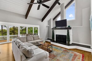 Hus, flere senger, adgang til basseng, bassengutsikt (Observatory Drive Terrace House) | Oppholdsområde