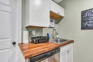 Apartment, Multiple Beds, Pool Access, Garden View (Bethany B Huntsville Oasis) | Private kitchen | Fridge, microwave, oven, stovetop