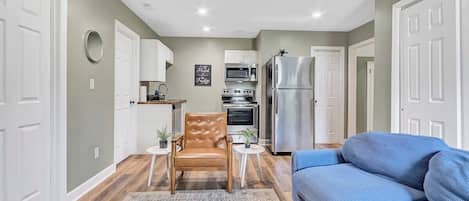 Apartment, Multiple Beds, Pool Access, Garden View (Bethany B Huntsville Oasis) | Interior