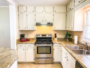 House, Multiple Beds, Patio, Garden View (Bonita Bungalow) | Private kitchen | Coffee/tea maker - Bonita Bungalow (Huntsville)