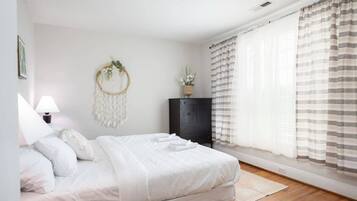 House, Multiple Beds, Patio, Garden View (Arlington Crescent Revival - Unit 1) | 5 bedrooms, individually decorated, individually furnished, bed sheets