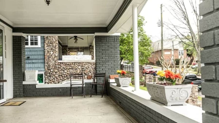 29th Street Trendy Lakeview Craftsman 8