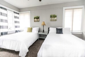 獨棟房屋, 多張床, 庭院, 花園景觀 (29th Str Trendy Lakeview Craftsman8) | 4 間臥室、獨特裝潢、布置獨特、床單