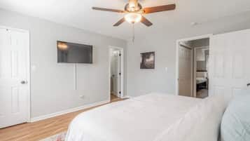 House, Multiple Beds, Patio, Garden View (Jade Rocket City Retreat)