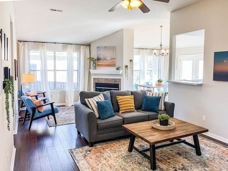 House, Multiple Beds, Patio, Garden View (Knox Creek Retreat) | Living area | Fireplace