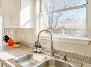 Maison, plusieurs lits, patio, vue jardin (Knox Creek Retreat) | Cuisine privée