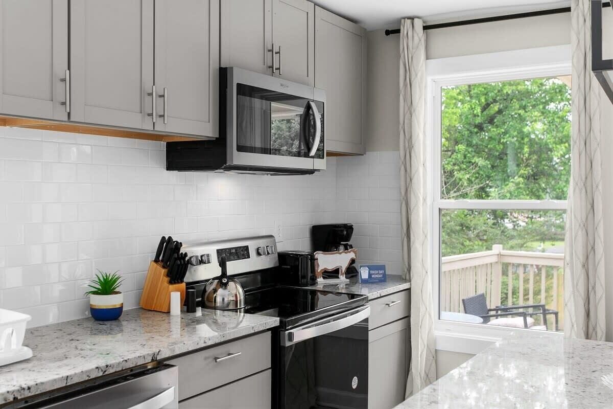 House, Multiple Beds, Patio, Garden View (Dugan Ave Both) | Private kitchen | Coffee/tea maker