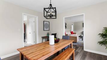 House, Multiple Beds, Patio, Garden View (Dugan Ave Both) | 6 bedrooms, individually decorated, individually furnished, bed sheets