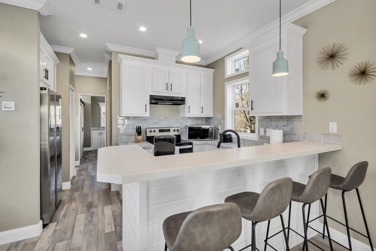 House, 1 King Bed with Sofa bed, Patio (Byrd 7 Nesting Nook) | Private kitchen