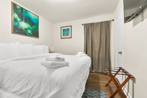 Apartamento, 1 cama de matrimonio grande con sofá cama, patio (12th Ave The Bricks - Unit 4) | 1 dormitorio y wifi gratis