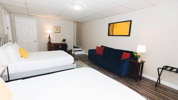 House, Multiple Beds, Patio, Garden View (47th Place Forest Park) | 4 bedrooms, individually decorated, individually furnished, bed sheets