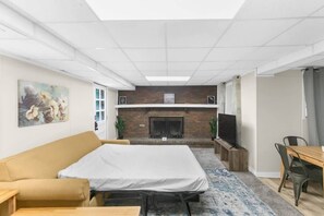 Casa, várias camas, acesso à piscina, vista para a piscina (Miami Family Friendly in Forestdale) | Parte interna