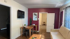 Apartment, Berbilang Katil, Patio, Garden View (12th Ave The Bricks - Unit 7) | Ruang tamu