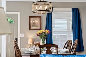 5 bedrooms, individually decorated, individually furnished, bed sheets - Bradley Blissful (Huntsville)