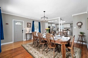 House, Multiple Beds, Patio, Garden View (Bradley Blissful) | 5 bedrooms, individually decorated, individually furnished, bed sheets - Bradley Blissful (Huntsville)