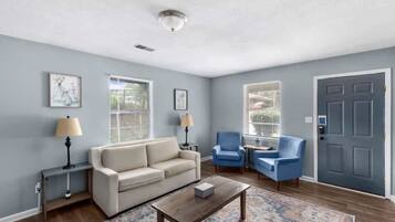 House, Multiple Beds, Patio, Garden View (32nd Norwood Nest) | Living area
