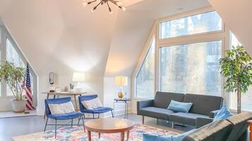 House, Multiple Beds, Patio (Bell Circle Eccentric Geodesic Dome) | Living area | TV
