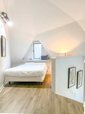 House, Multiple Beds, Patio (Bell Circle Eccentric Geodesic Dome) | 3 bedrooms, free WiFi