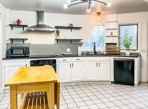 House, Multiple Beds, Patio (Bell Circle Eccentric Geodesic Dome) | Private kitchen | Fridge, microwave, oven, stovetop