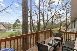 Maison, Plusieurs lits, accès à la piscine, vue sur le jardin (Valley Lake Gem) | Vue de la chambre