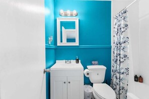 Apartment, 1 King Bed with Sofa bed, Patio, Garden View (12th Ave The Bricks - Unit 6) | Bathroom