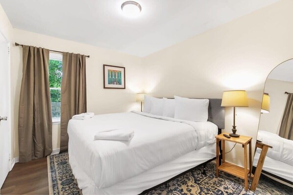 Apartment, 1 King Bed with Sofa bed, Patio, Garden View (12th Ave The Bricks - Unit 6)