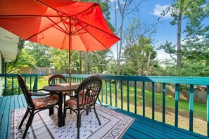 Nhà, nhiều giường, sân hiên, quang cảnh vườn (Eastview Drive Jolly Green Giant) | Quang cảnh từ phòng