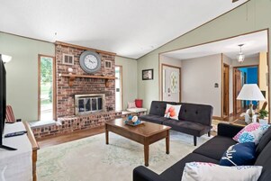 独立别墅, 多张床, 露台, 花园景观 (Eastview Drive Jolly Green Giant) | 起居区