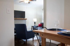 House, Multiple Beds, Patio, Garden View (28th Street Historic at Norwood) | Dining