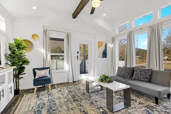 House, 1 Queen Bed with Sofa bed, Patio (Byrd 4 Tiny Stay Getaway) | Interior