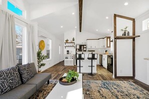 Maison, 1 grand lit et 1 canapé-lit, patio (Byrd 4 Tiny Stay Getaway) | Coin séjour