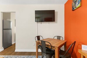 Apartment, 1 King Bed with Sofa bed, Patio, Garden View (12th Ave The Bricks - Unit 2) | Dining