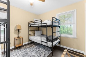 House, Multiple Beds, Pool Access, Garden View (Park Drive Picturesque)