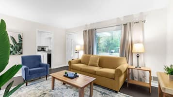 Casa, várias camas, acesso à piscina, vista para o jardim (Park Drive Picturesque) | Área de estar