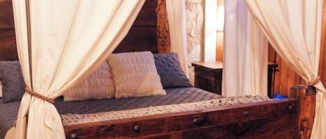 1 bedroom, iron/ironing board, Internet, bed sheets