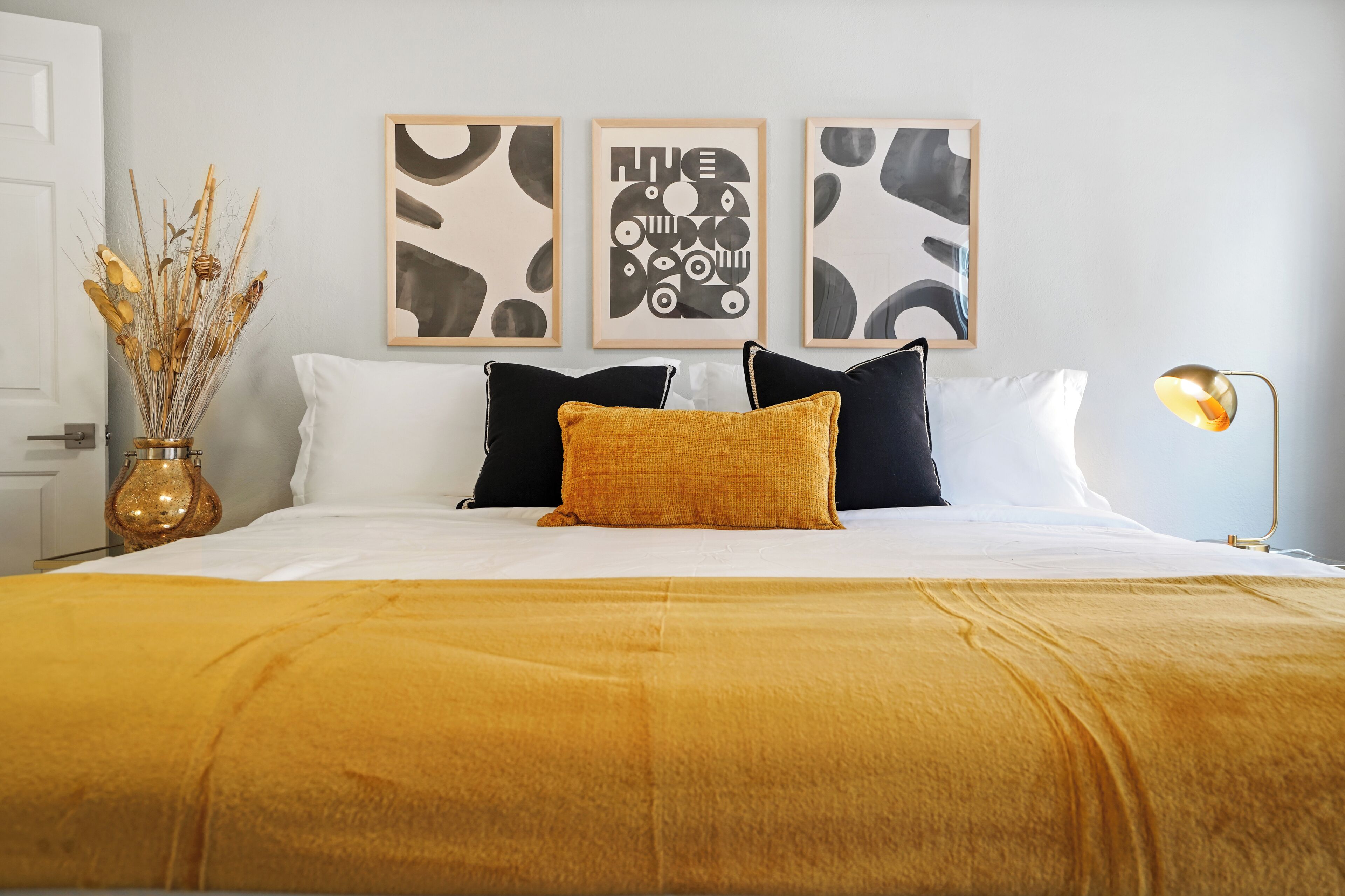 4 makuuhuonetta, työpöytä, silitysrauta/-lauta, ilmainen Wi-Fi