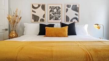 4 makuuhuonetta, työpöytä, silitysrauta/-lauta, ilmainen Wi-Fi