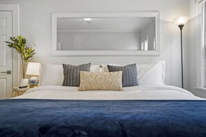 4 bedrooms, desk, iron/ironing board, free WiFi