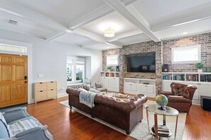 House, Multiple Beds, Hot Tub, Garden View (Sunset Bungalow) | Living area